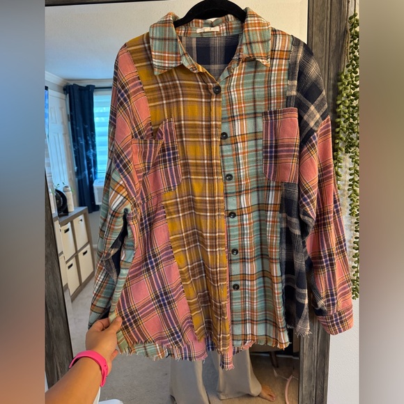 easel Tops - women’s flannel 🍂 size medium